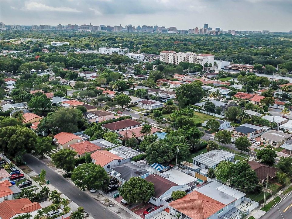 Recently Sold: $800,000 (3 beds, 2 baths, 1818 Square Feet)