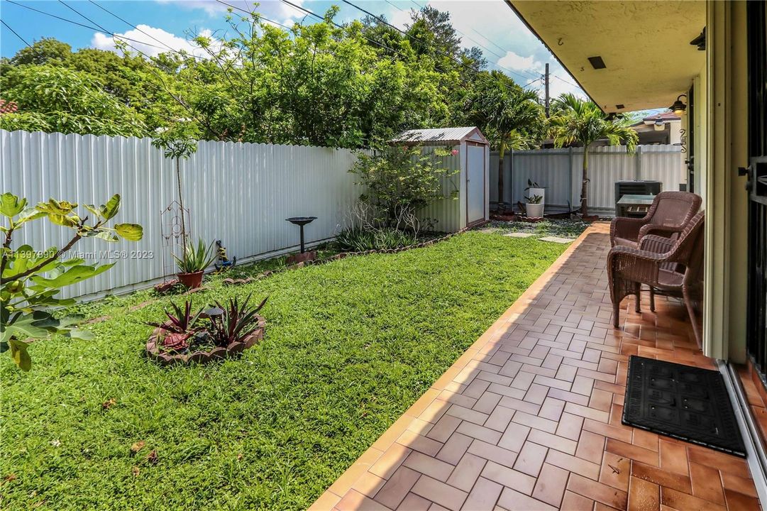 Recently Sold: $800,000 (3 beds, 2 baths, 1818 Square Feet)