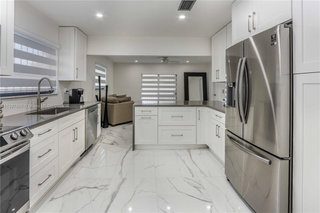 Recently Sold: $800,000 (3 beds, 2 baths, 1818 Square Feet)