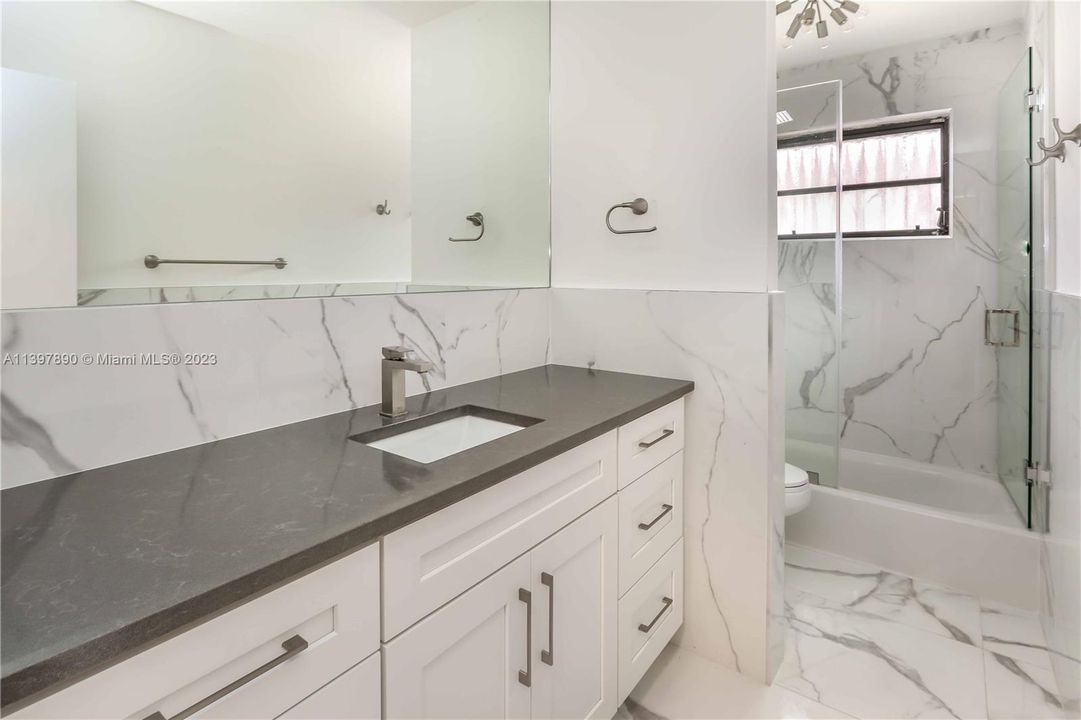 Recently Sold: $800,000 (3 beds, 2 baths, 1818 Square Feet)