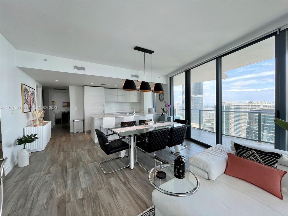 Recently Sold: $1,450,000 (3 beds, 2 baths, 1281 Square Feet)