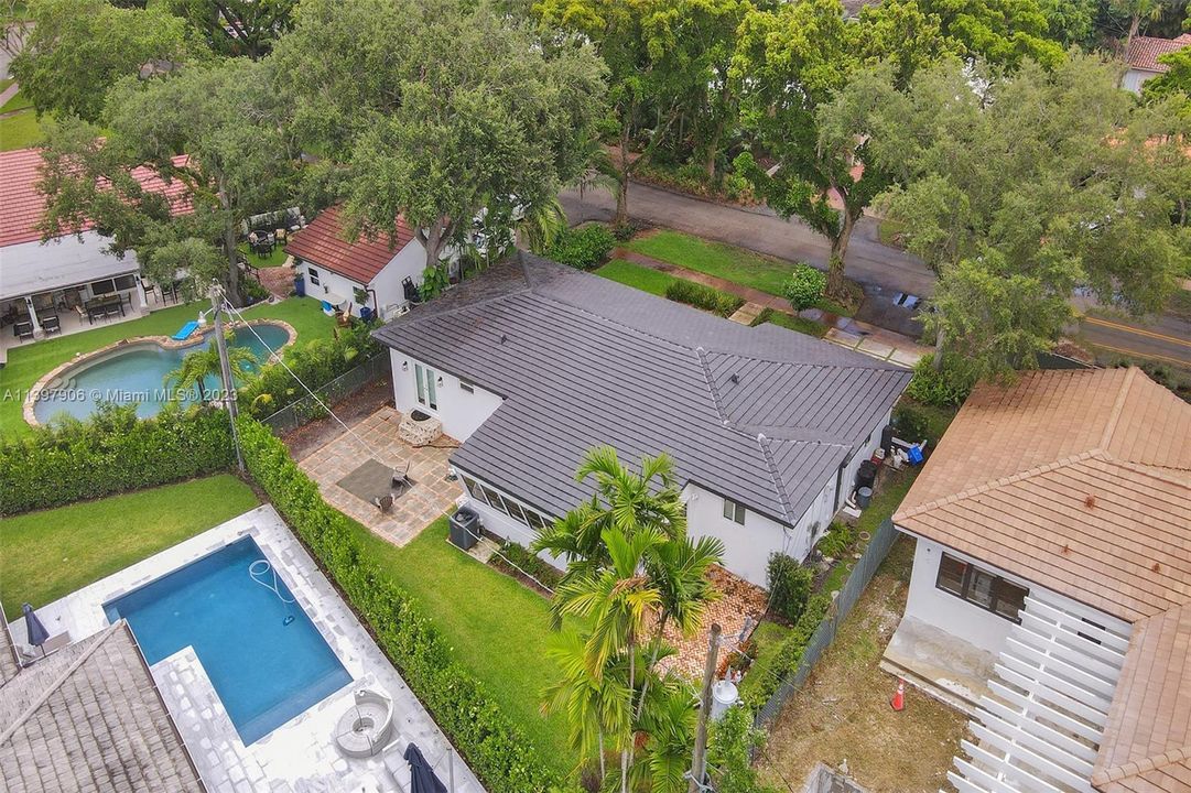 Recently Sold: $1,550,000 (3 beds, 2 baths, 1504 Square Feet)