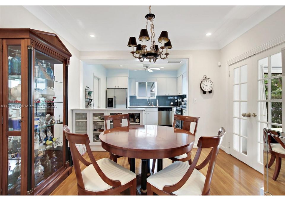 Recently Sold: $1,550,000 (3 beds, 2 baths, 1504 Square Feet)