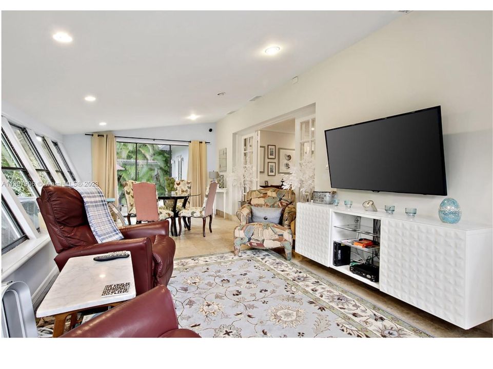 Recently Sold: $1,550,000 (3 beds, 2 baths, 1504 Square Feet)
