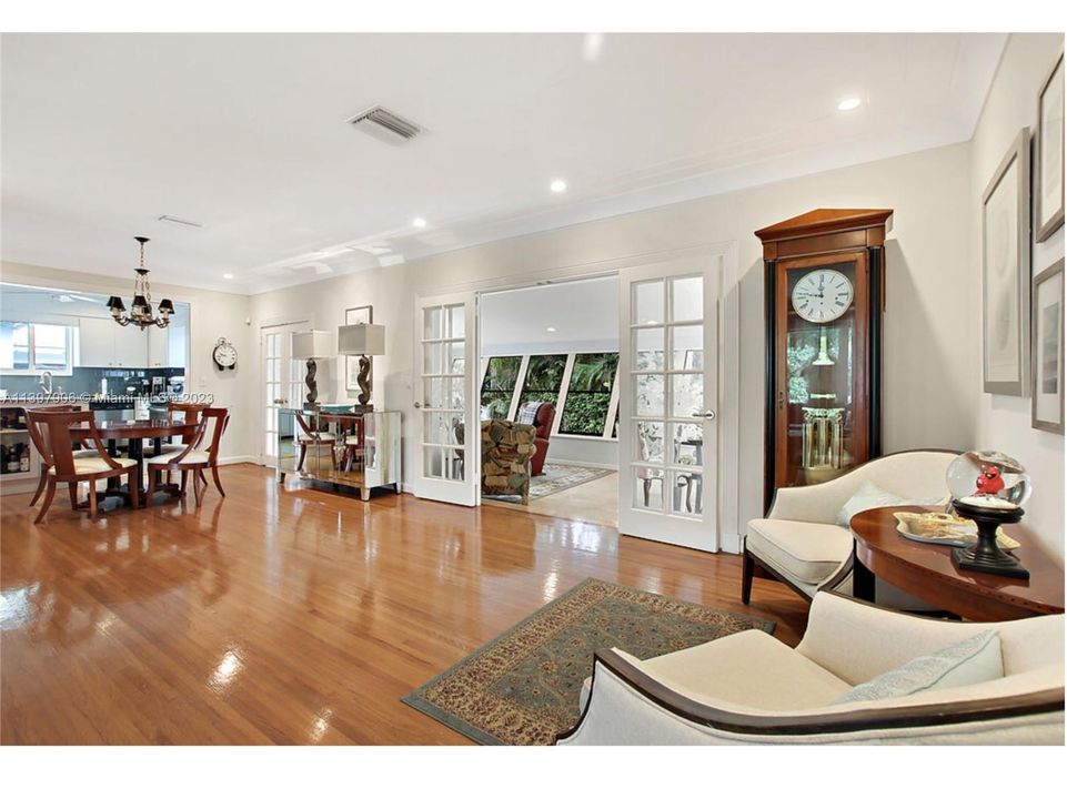 Recently Sold: $1,550,000 (3 beds, 2 baths, 1504 Square Feet)