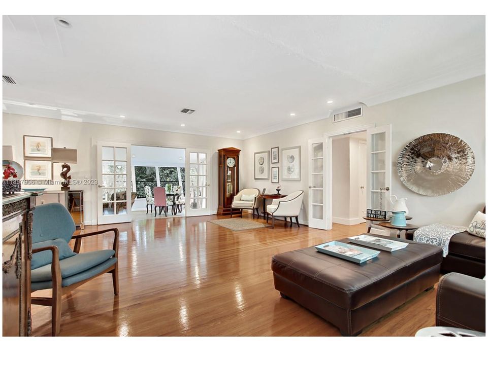 Recently Sold: $1,550,000 (3 beds, 2 baths, 1504 Square Feet)