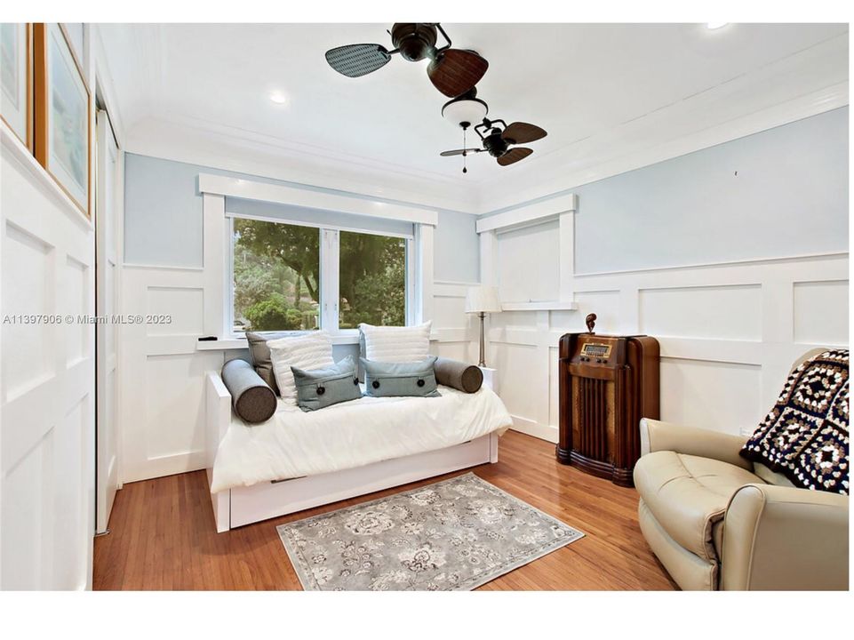 Recently Sold: $1,550,000 (3 beds, 2 baths, 1504 Square Feet)