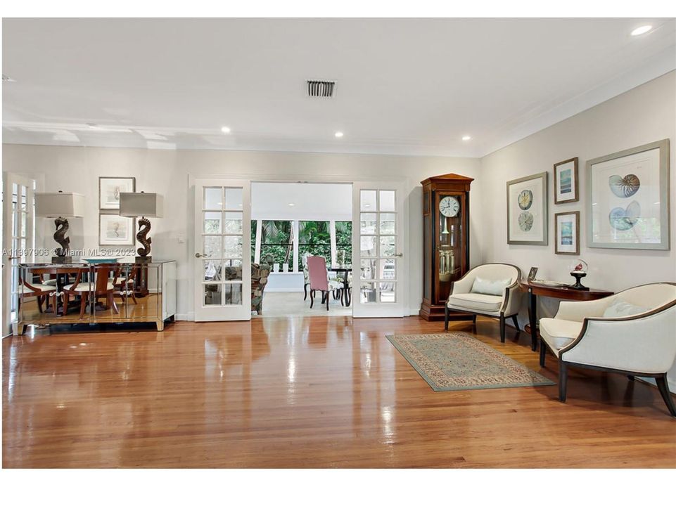 Recently Sold: $1,550,000 (3 beds, 2 baths, 1504 Square Feet)