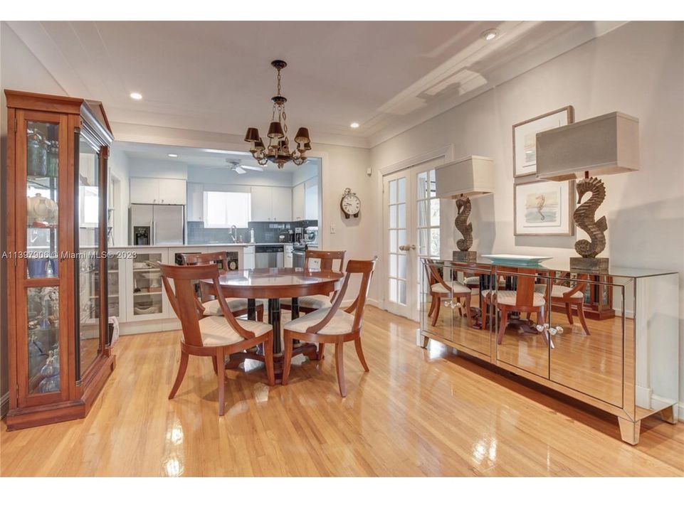 Recently Sold: $1,550,000 (3 beds, 2 baths, 1504 Square Feet)