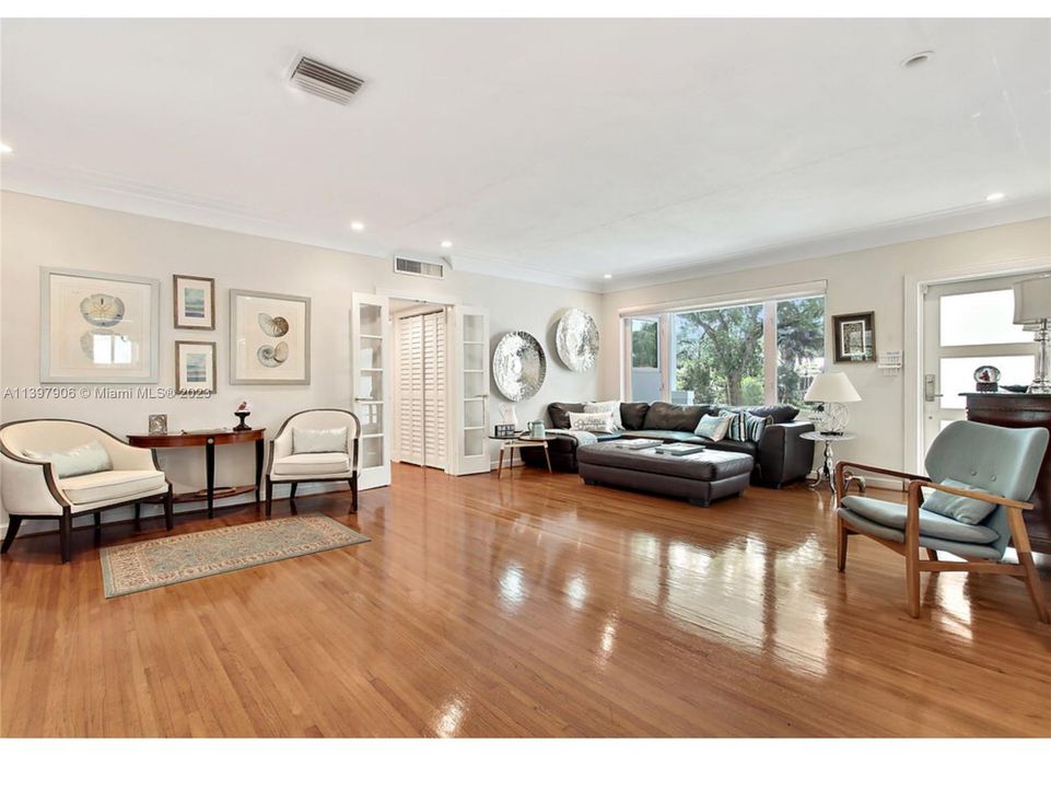 Recently Sold: $1,550,000 (3 beds, 2 baths, 1504 Square Feet)