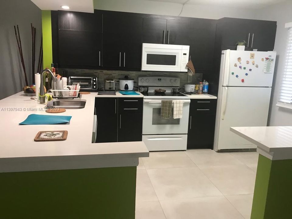 Recently Rented: $1,050 (1 beds, 1 baths, 1256 Square Feet)