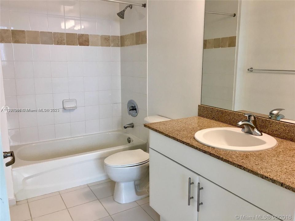 Recently Sold: $415,000 (2 beds, 2 baths, 955 Square Feet)
