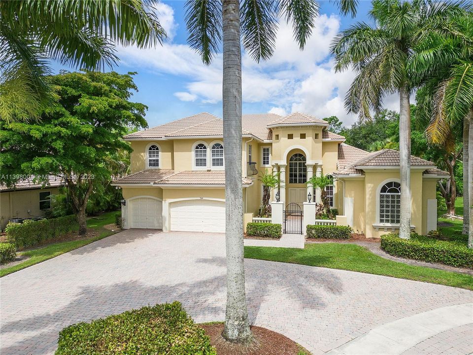 Recently Sold: $1,575,000 (5 beds, 5 baths, 5059 Square Feet)