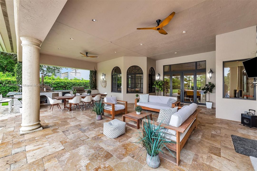 Recently Sold: $2,255,000 (5 beds, 6 baths, 4462 Square Feet)
