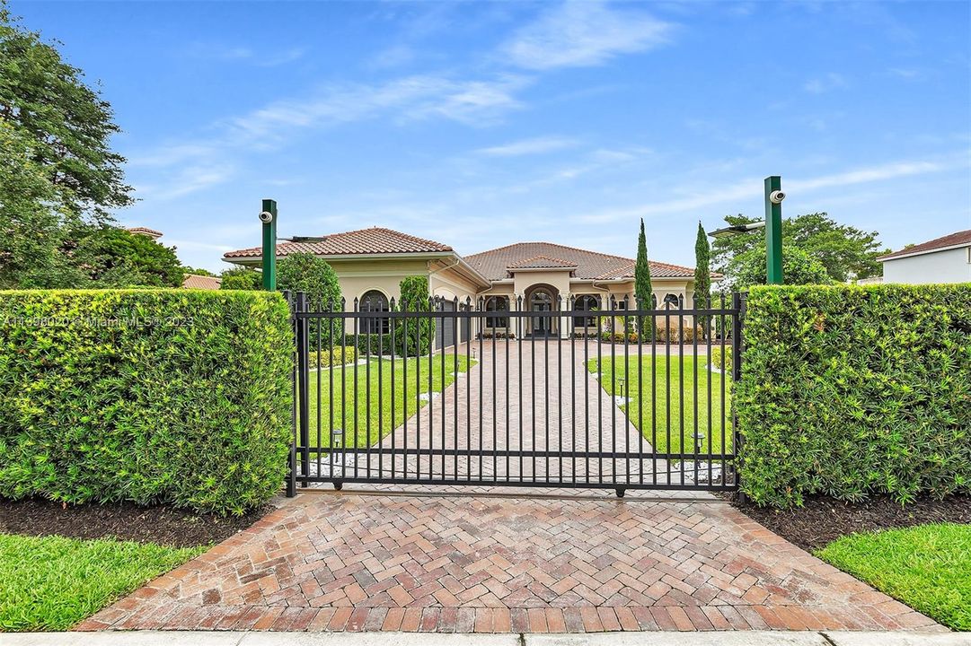 Recently Sold: $2,255,000 (5 beds, 6 baths, 4462 Square Feet)