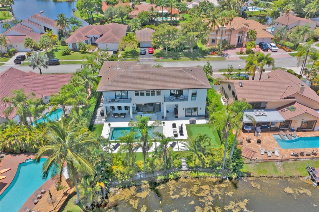 Recently Sold: $2,749,000 (5 beds, 4 baths, 4142 Square Feet)