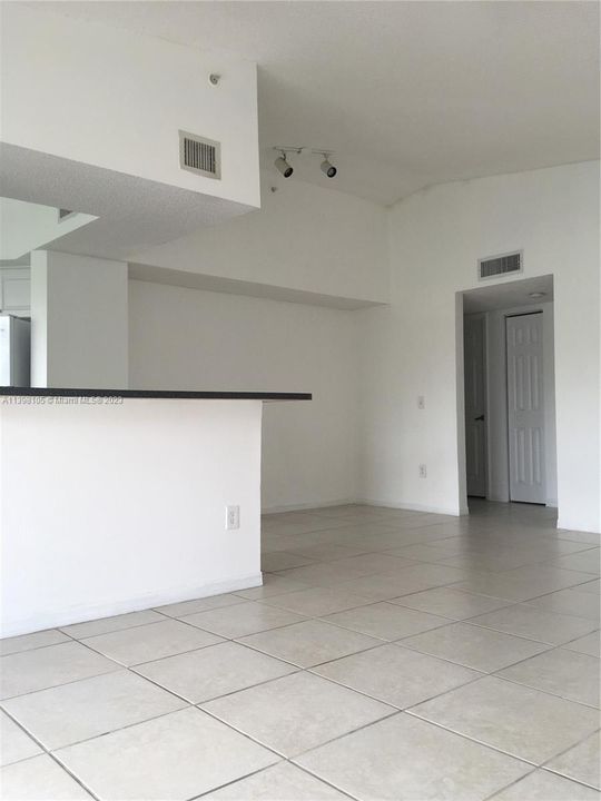 Recently Sold: $279,000 (2 beds, 2 baths, 1091 Square Feet)