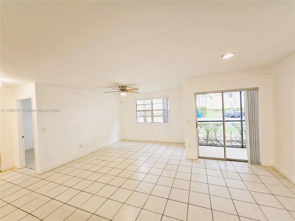 Recently Rented: $2,000 (2 beds, 2 baths, 1073 Square Feet)