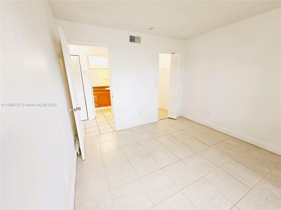 Recently Rented: $2,000 (2 beds, 2 baths, 1073 Square Feet)