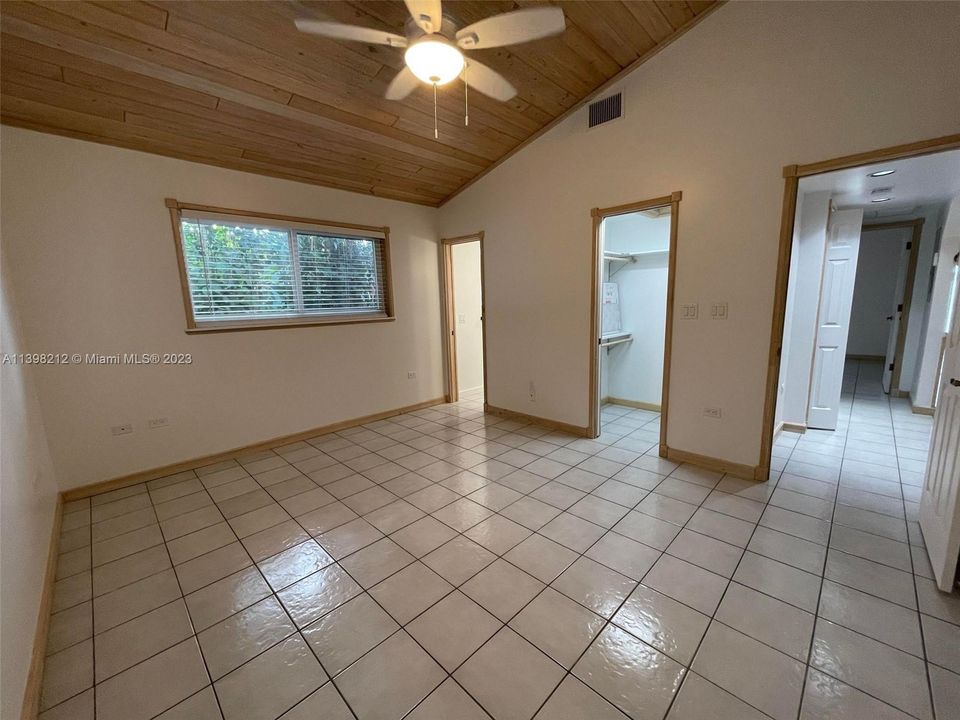 Recently Rented: $3,700 (3 beds, 2 baths, 1594 Square Feet)