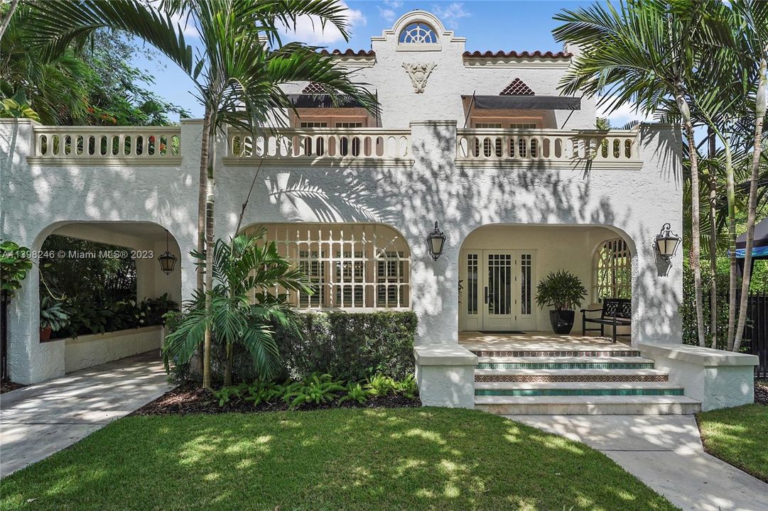 Recently Sold: $1,980,000 (3 beds, 3 baths, 2612 Square Feet)