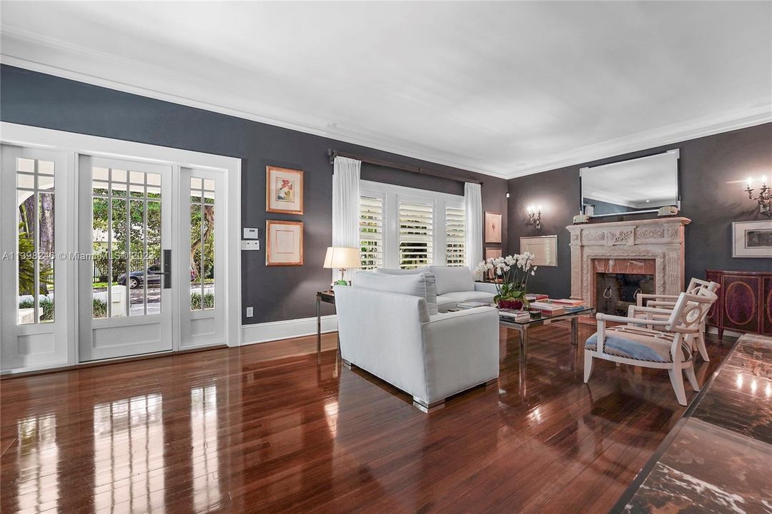 Recently Sold: $1,980,000 (3 beds, 3 baths, 2612 Square Feet)