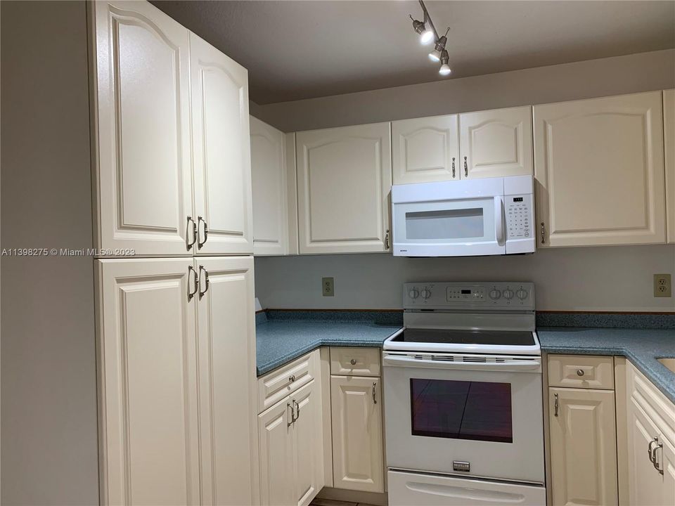 Недавно арендовано: $1,800 (2 спален, 2 ванн, 0 Квадратных фут)