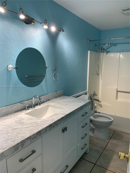 Bathroon principal recently remodeled a couple of months ago.