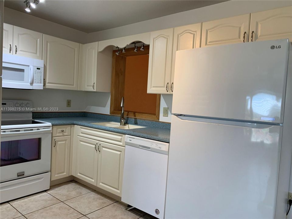 Недавно арендовано: $1,800 (2 спален, 2 ванн, 0 Квадратных фут)