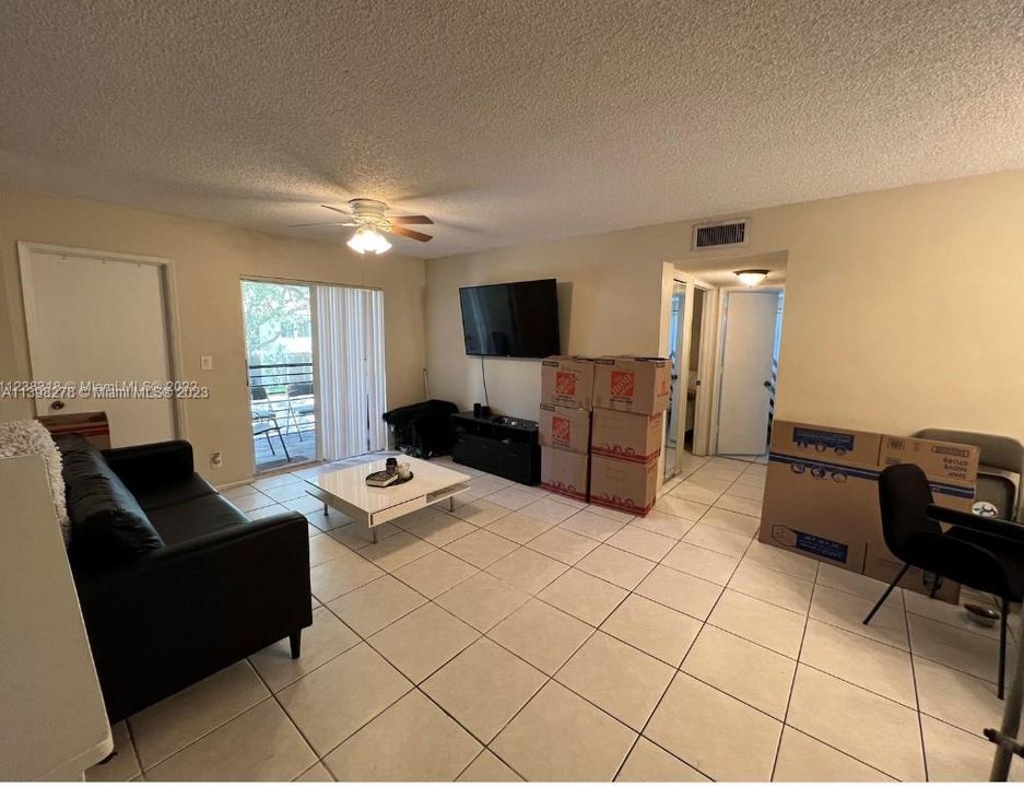 Recently Rented: $2,200 (2 beds, 2 baths, 880 Square Feet)