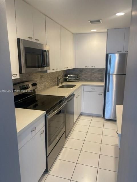 Recently Rented: $2,200 (0 beds, 1 baths, 546 Square Feet)