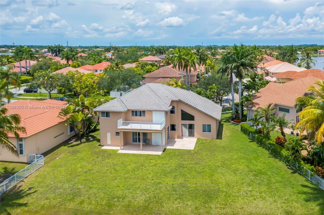 Recently Sold: $839,000 (5 beds, 3 baths, 3090 Square Feet)
