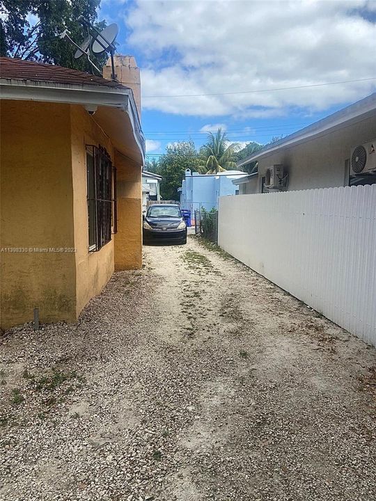 Недавно продано: $549,000 (2 спален, 1 ванн, 1189 Квадратных фут)