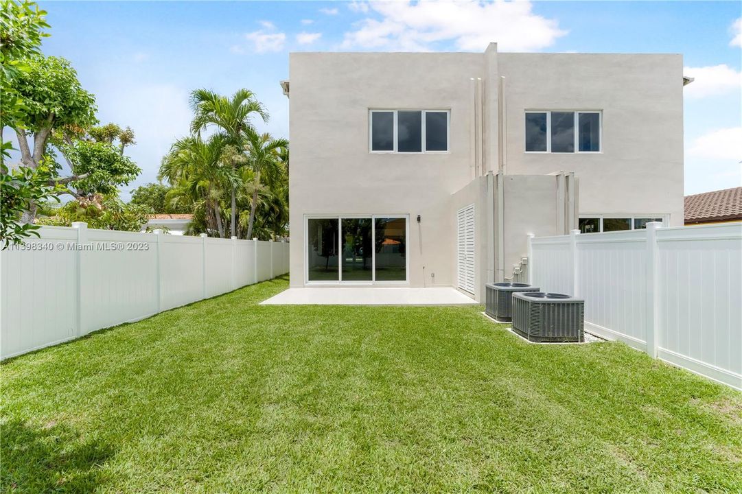 Recently Sold: $1,295,000 (3 beds, 3 baths, 2111 Square Feet)