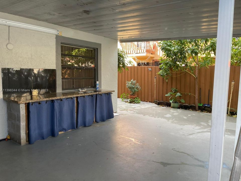 Recently Sold: $380,000 (3 beds, 2 baths, 1134 Square Feet)
