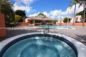 Recently Sold: $255,000 (2 beds, 1 baths, 844 Square Feet)