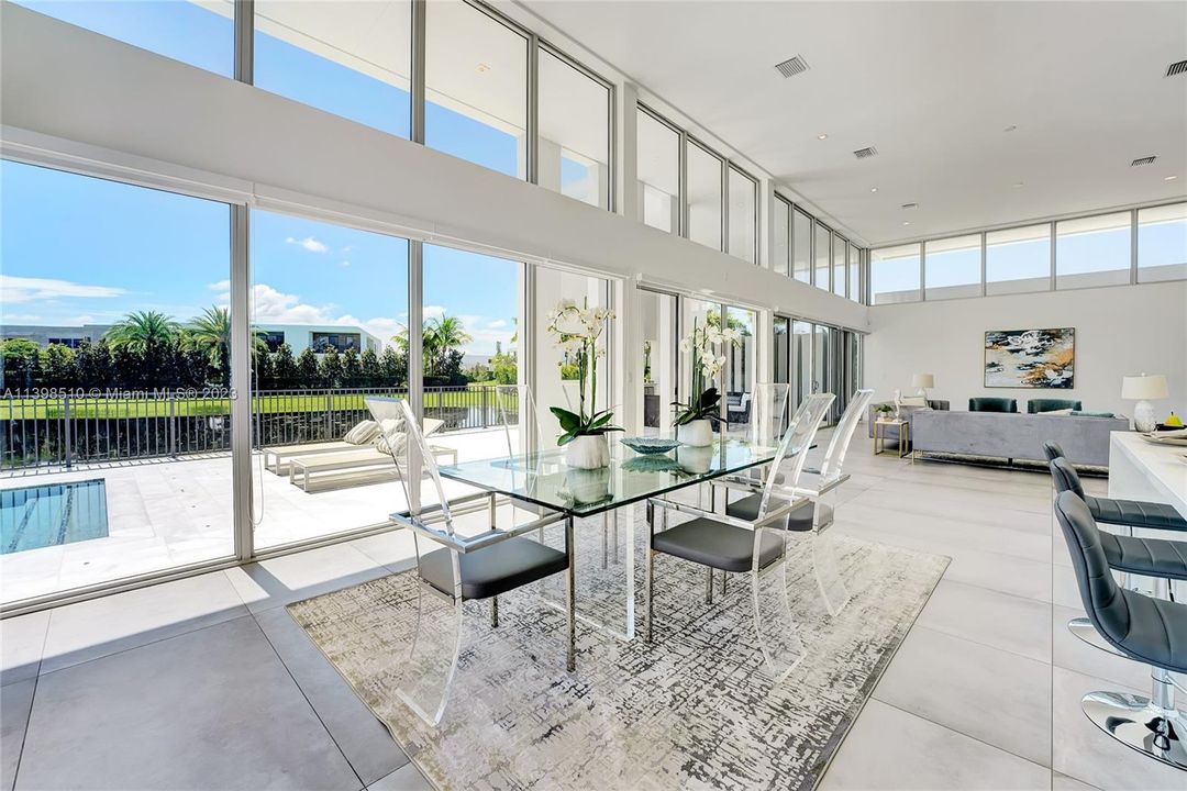 Recently Sold: $2,780,000 (5 beds, 6 baths, 4305 Square Feet)