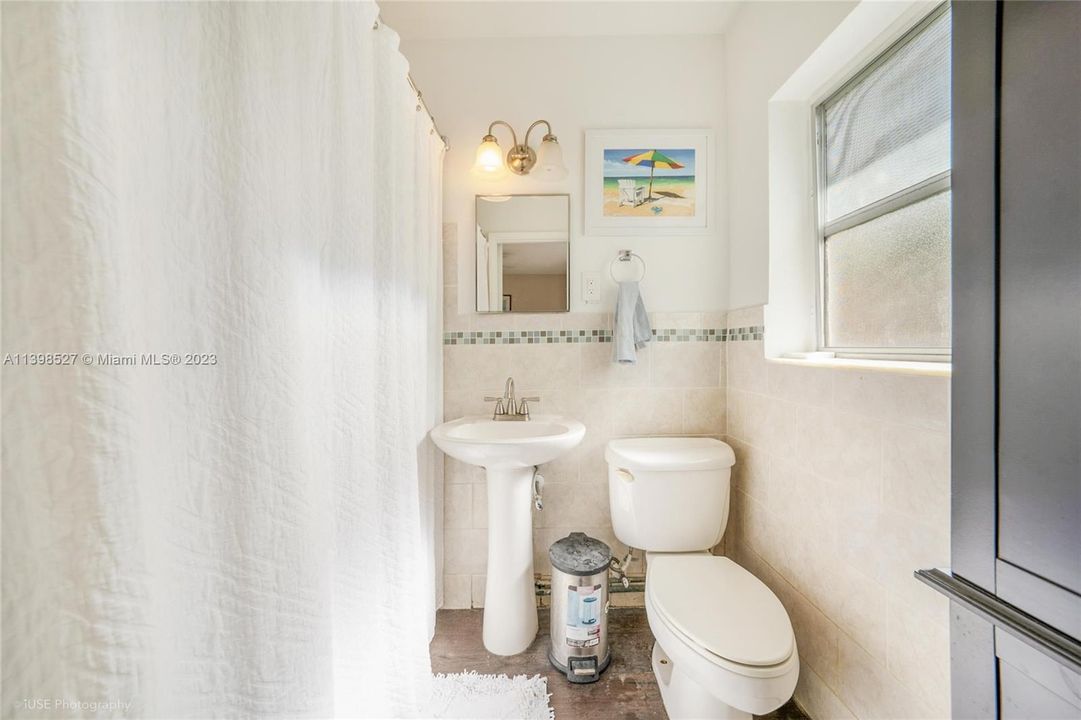 最近售出: $1,595,000 (0 贝兹, 0 浴室, 2077 平方英尺)