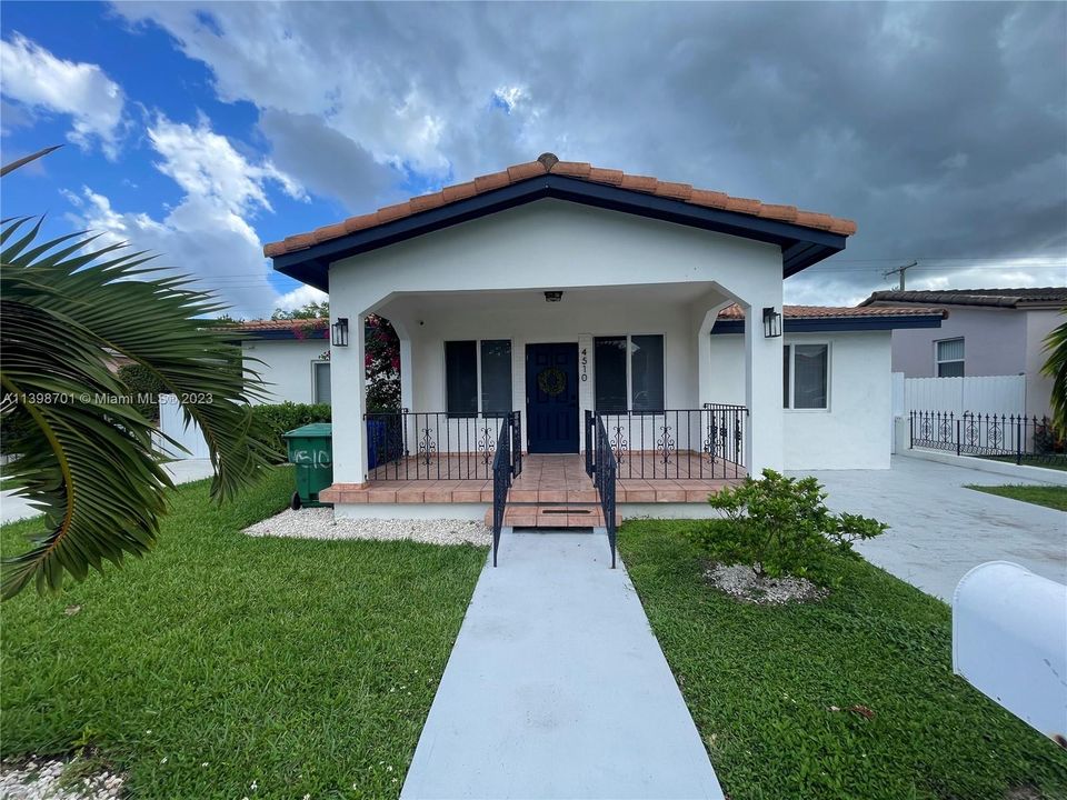Recently Sold: $750,000 (4 beds, 3 baths, 2077 Square Feet)