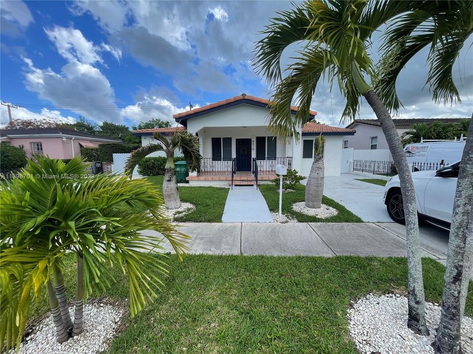 Recently Sold: $750,000 (4 beds, 3 baths, 2077 Square Feet)