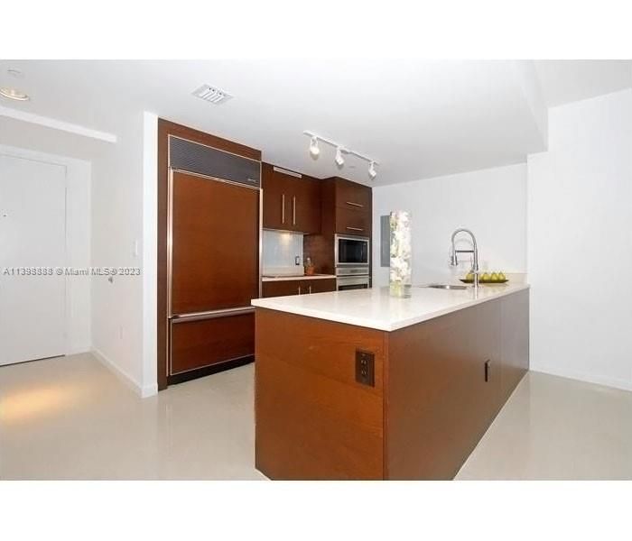 Recently Rented: $6,100 (2 beds, 2 baths, 1313 Square Feet)