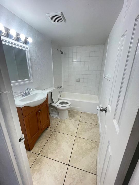 最近租的: $1,500 (1 贝兹, 1 浴室, 740 平方英尺)