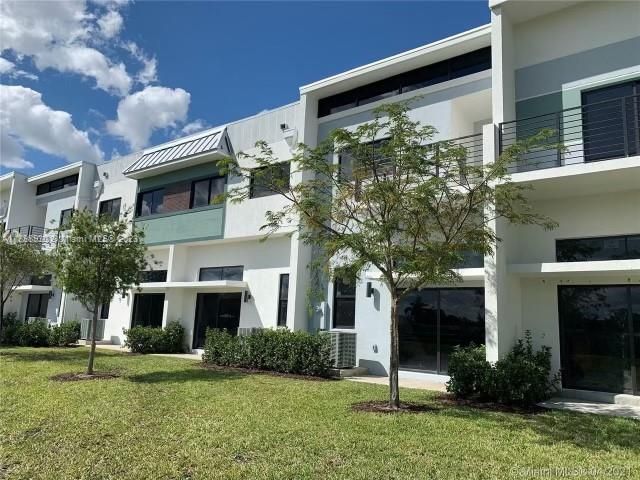 Recently Sold: $550,000 (3 beds, 2 baths, 1616 Square Feet)