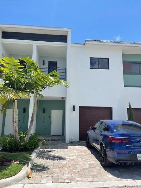 Recently Sold: $550,000 (3 beds, 2 baths, 1616 Square Feet)