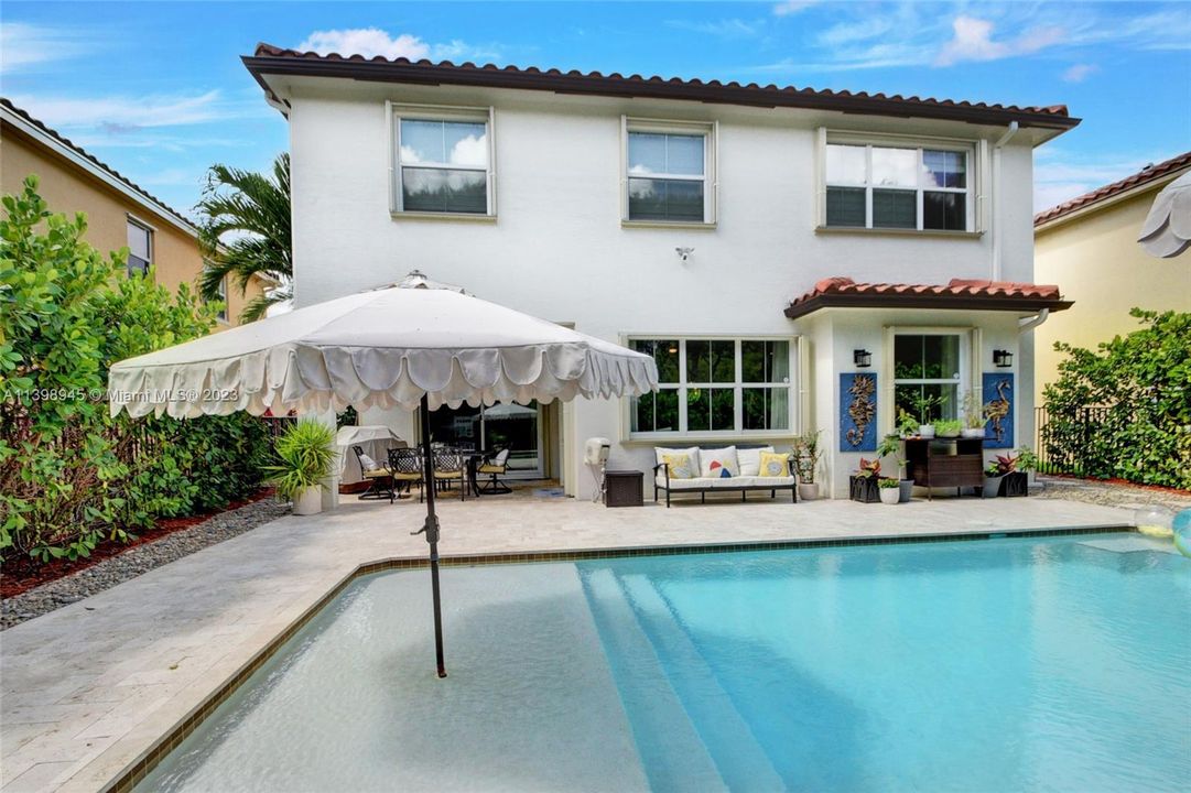 Recently Sold: $925,000 (4 beds, 2 baths, 2866 Square Feet)