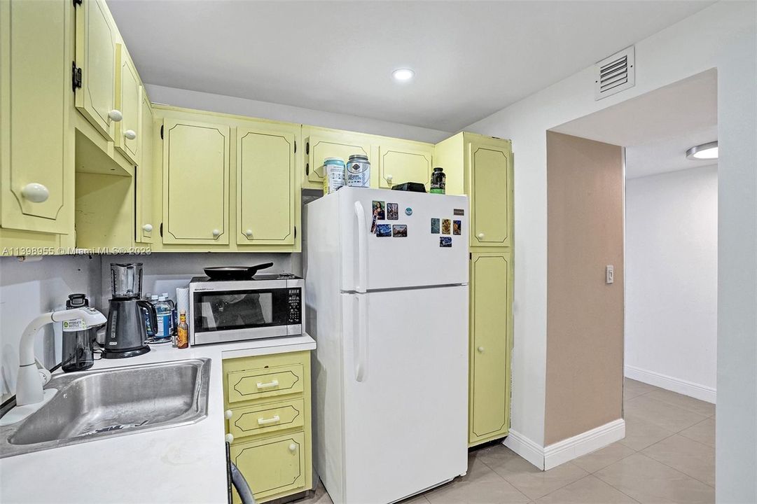 Recently Sold: $347,000 (2 beds, 2 baths, 1079 Square Feet)