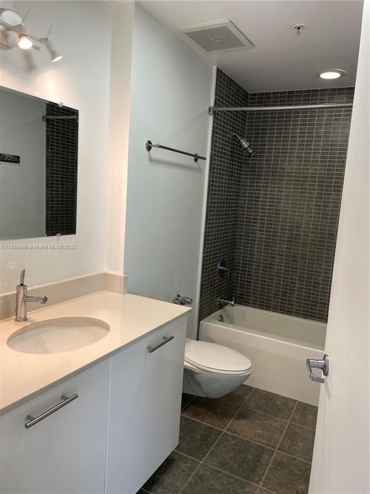 Recently Rented: $2,985 (1 beds, 1 baths, 802 Square Feet)