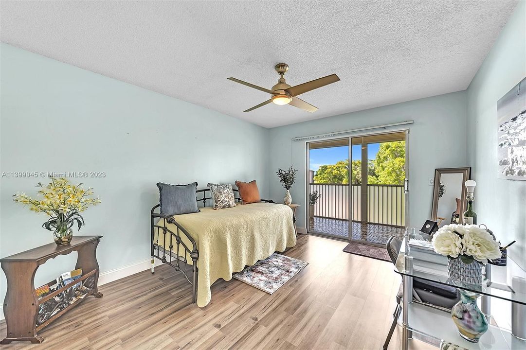 Recently Sold: $215,000 (2 beds, 2 baths, 1166 Square Feet)