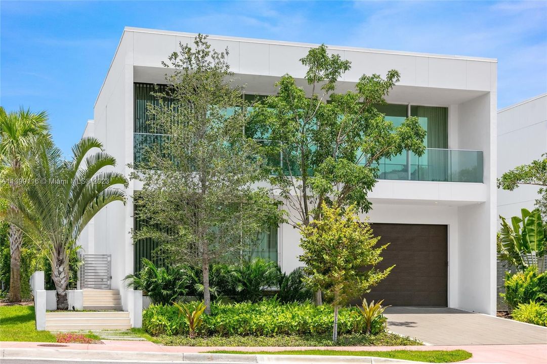 Ritz-Carlton Miami Beach Residences front of waterfront villa