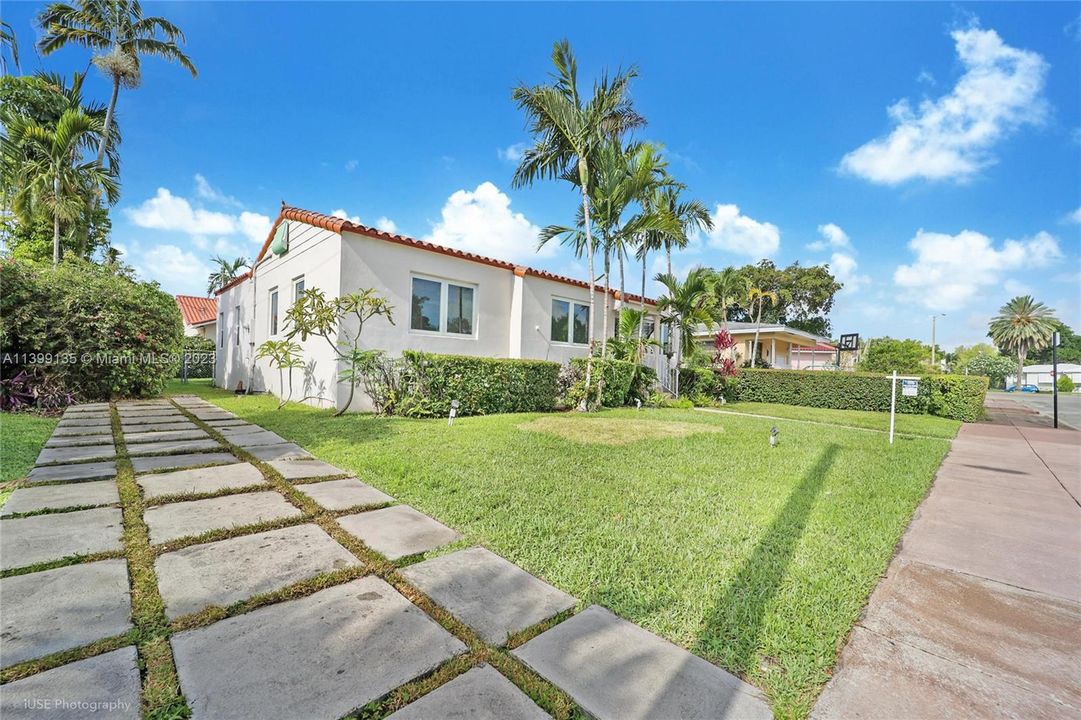 Recently Sold: $975,000 (4 beds, 2 baths, 1842 Square Feet)